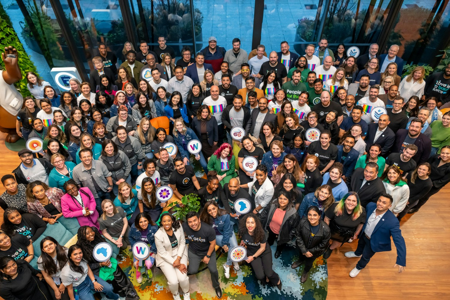 The open concept in Salesforce Tower San Francisco makes it easy for employees to connect and collaborate. 