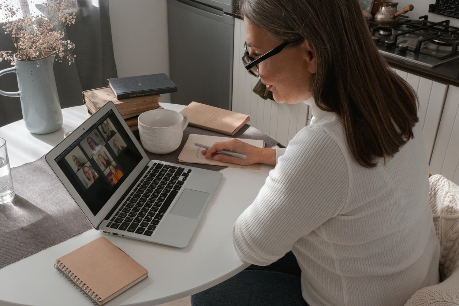  Manager holds team meeting on Zoom