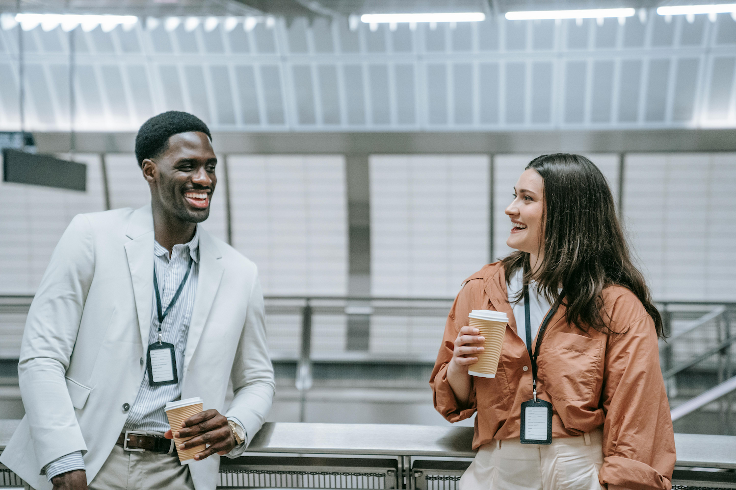  Two employees share coffee, illustrating the social connection that drives wellbeing