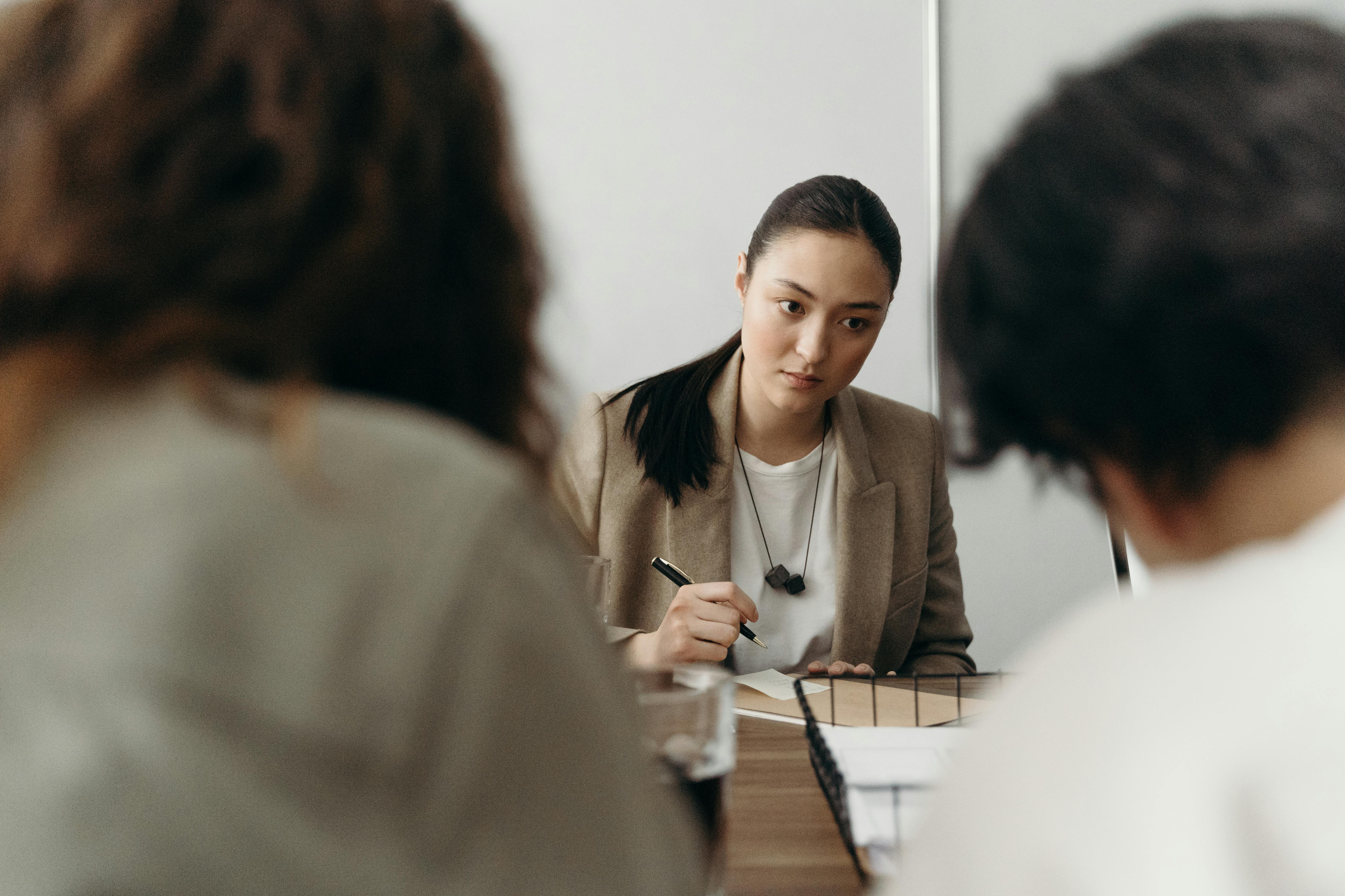 How to Address ‘Job Hugging’ Amid a Cooling Market