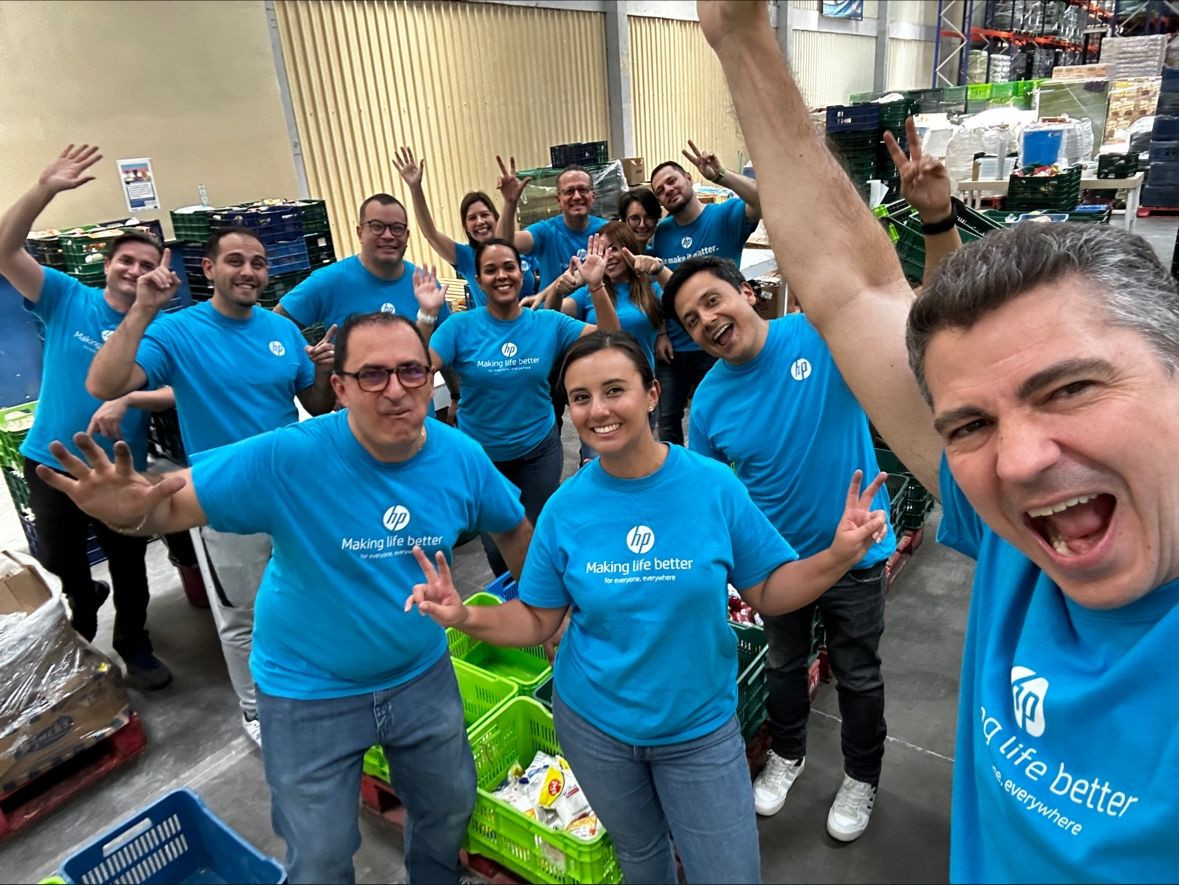 HP employees in Santiago pack items at a local food bank