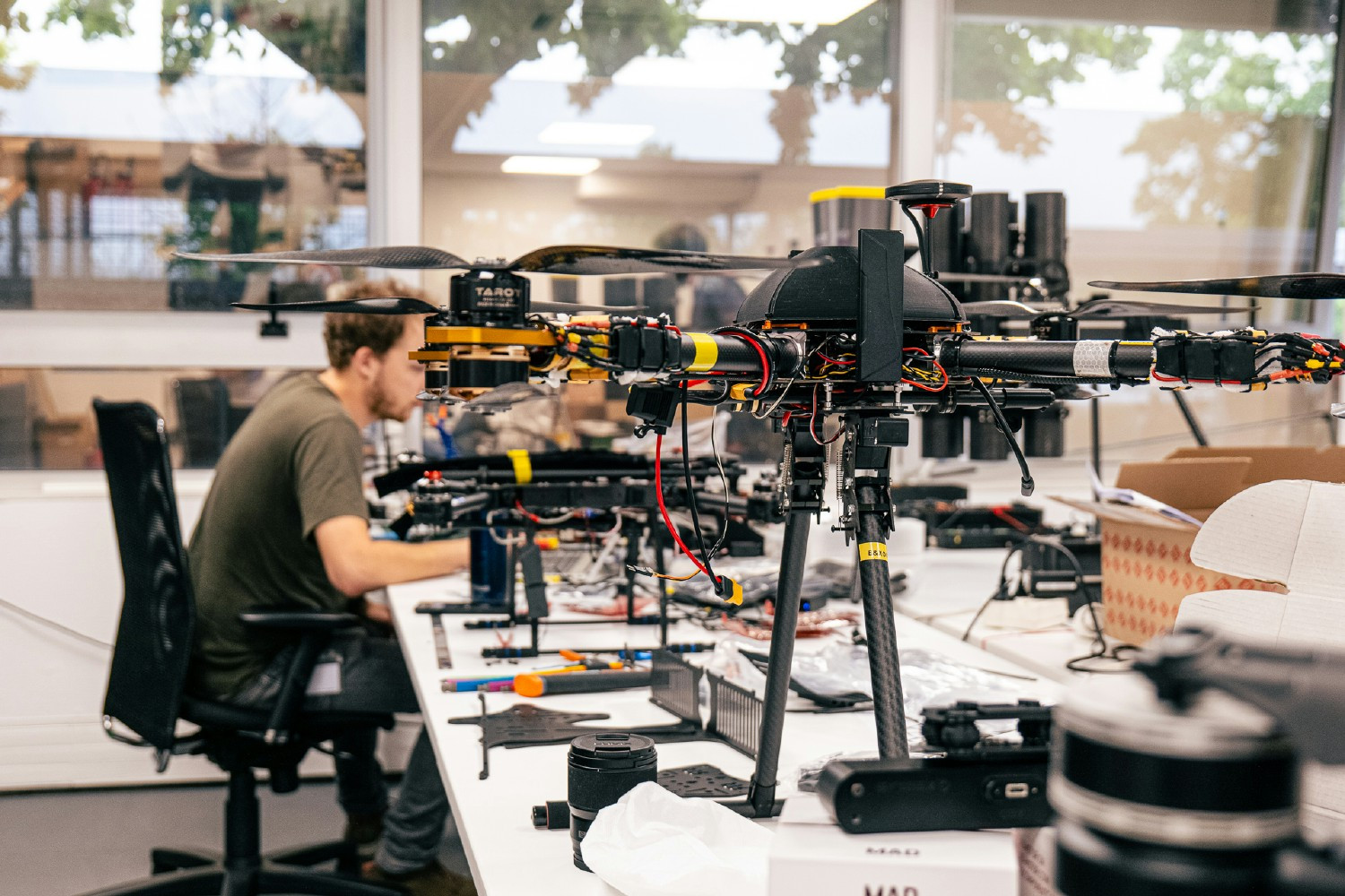 Dans un atelier drone à Toulouse