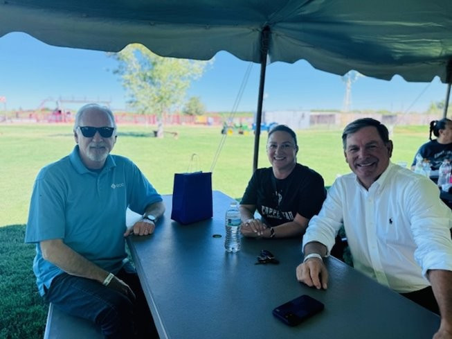 President of U.S. Division connects with the team at Family Day, fostering openness and camaraderie. El Paso, TX