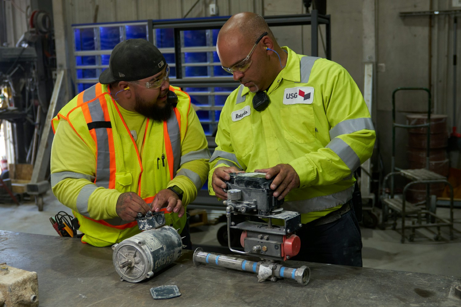 East Chicago, Indiana employees take time to connect and share knowledge around safety, equipment and best practices.