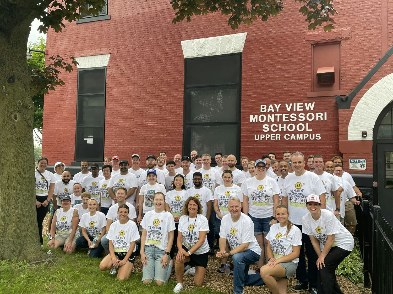 Hundreds of GE HealthCare colleagues volunteer to improve Milwaukee schools during our annual Community Service Day. 