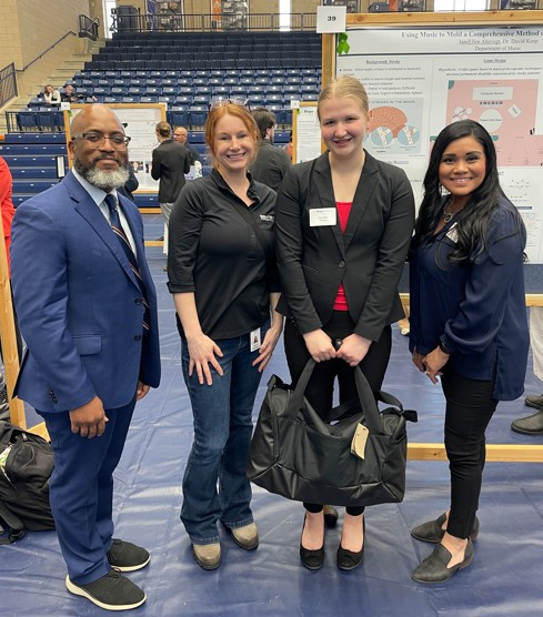 Hope College Provost and a Boerigter Center Career Advisor with undergraduate research students.