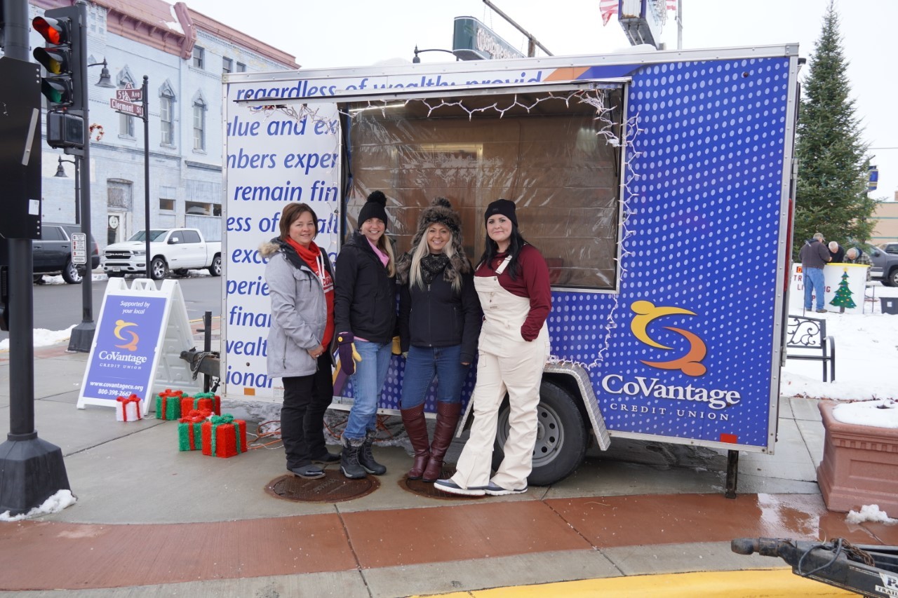 CoVantage Credit Union staff braving the cold to set up for the chili cook-off and Christmas Parade.