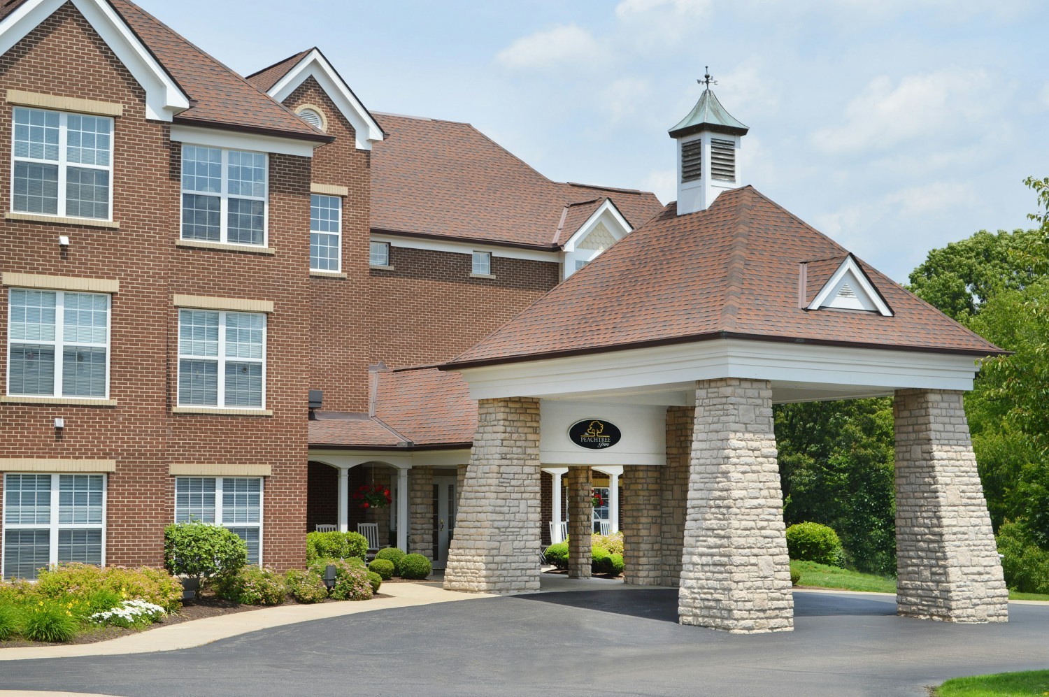 Peachtree Inn offers high-end amenities, restaurant-style dining, and private suites in an independent living setting. 