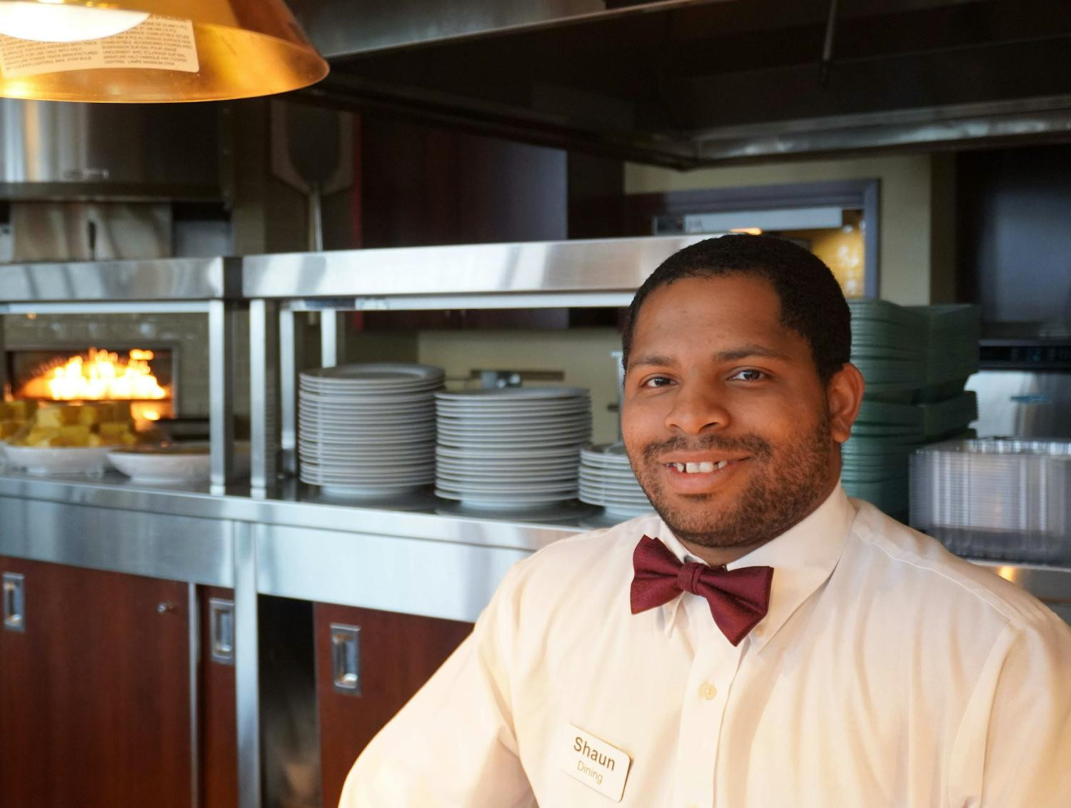 Shaun Braxton prepared to offer a superb dining experience.