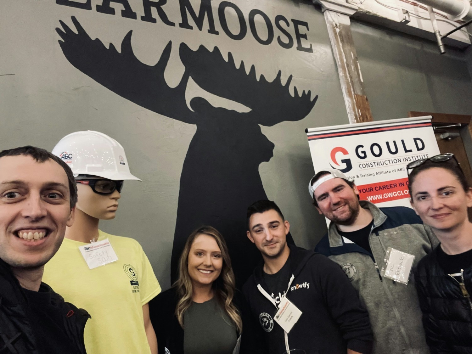 The Knowify team hangs out with folks from ABC MA at Bear Moose Brewing in Everett, Massachusetts.