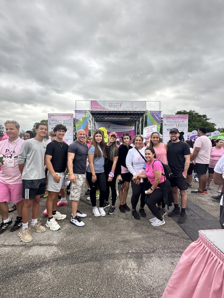 South Florida team steps up for a cause at the Susan G. Komen More than Pink Walk! 💖👟 #WalkForACure #TeamBuilding