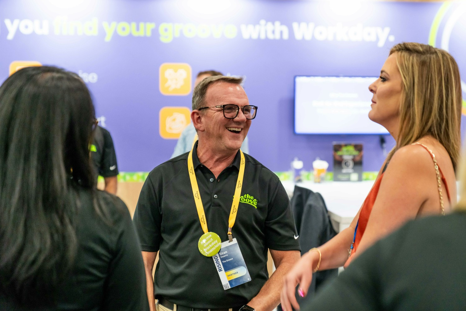 A Groove employee chats and laughs with a prospect at the Workday Rising conference.