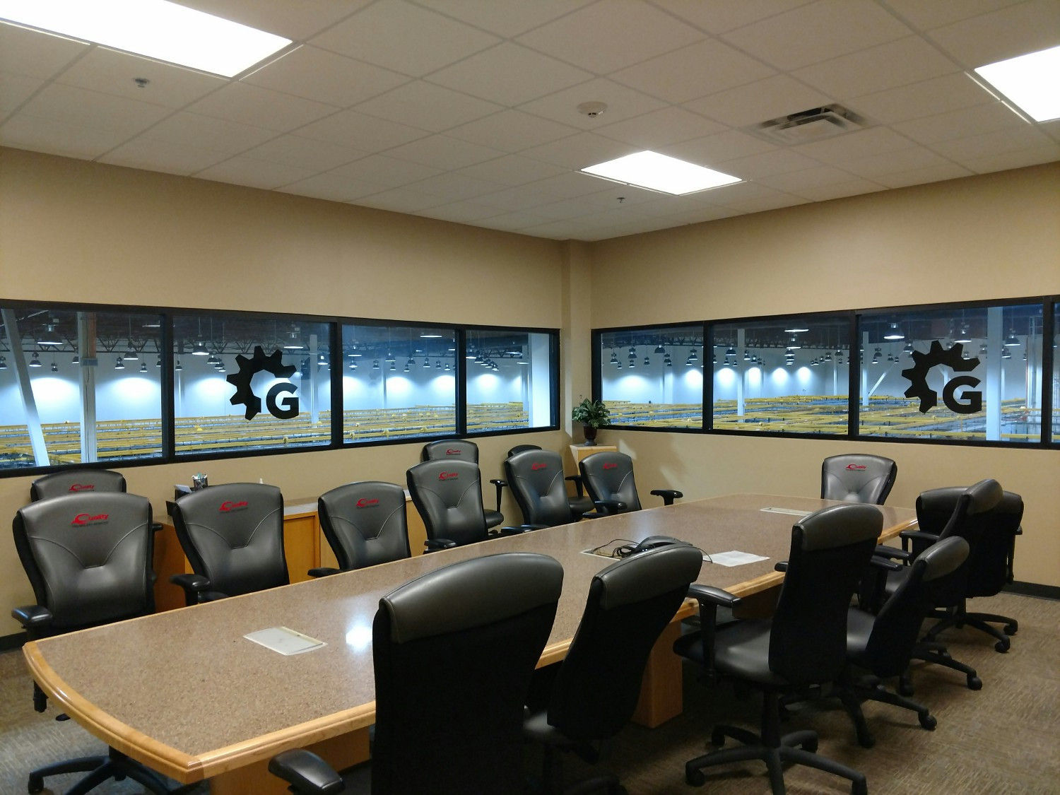 Data Center meeting room that's perfect for client presentations and company gatherings. Collaborative and professional.