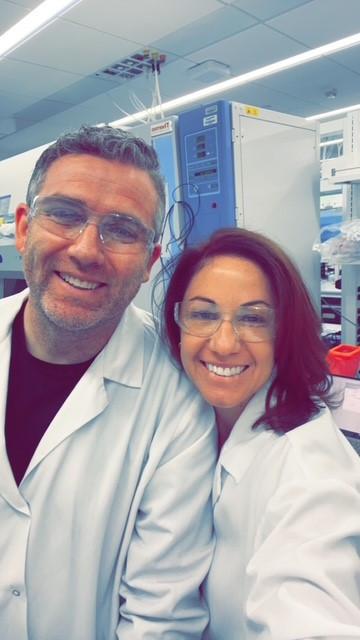 Teamwork in the labs.